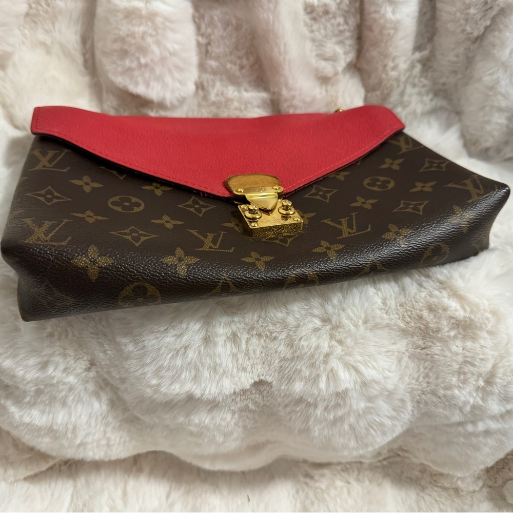 Louis Vuitton Louis Vuitton Pallas Chain Bag - Picture 4 of 16